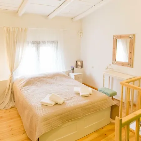 Romantic House Priotissa Ii *